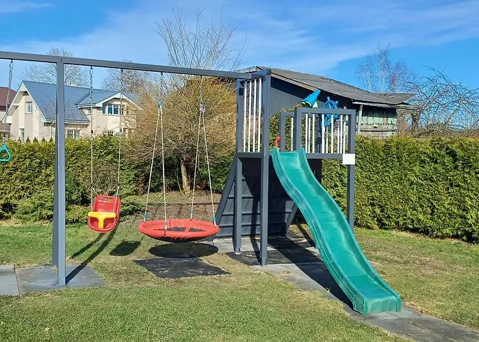Family Garden House With Free Private Parking & Playground