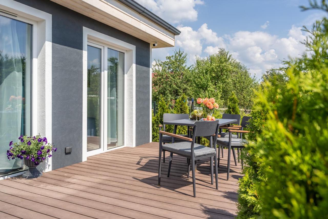 Family Garden House With Free Private Parking & Playground Loma-asunnot Riika