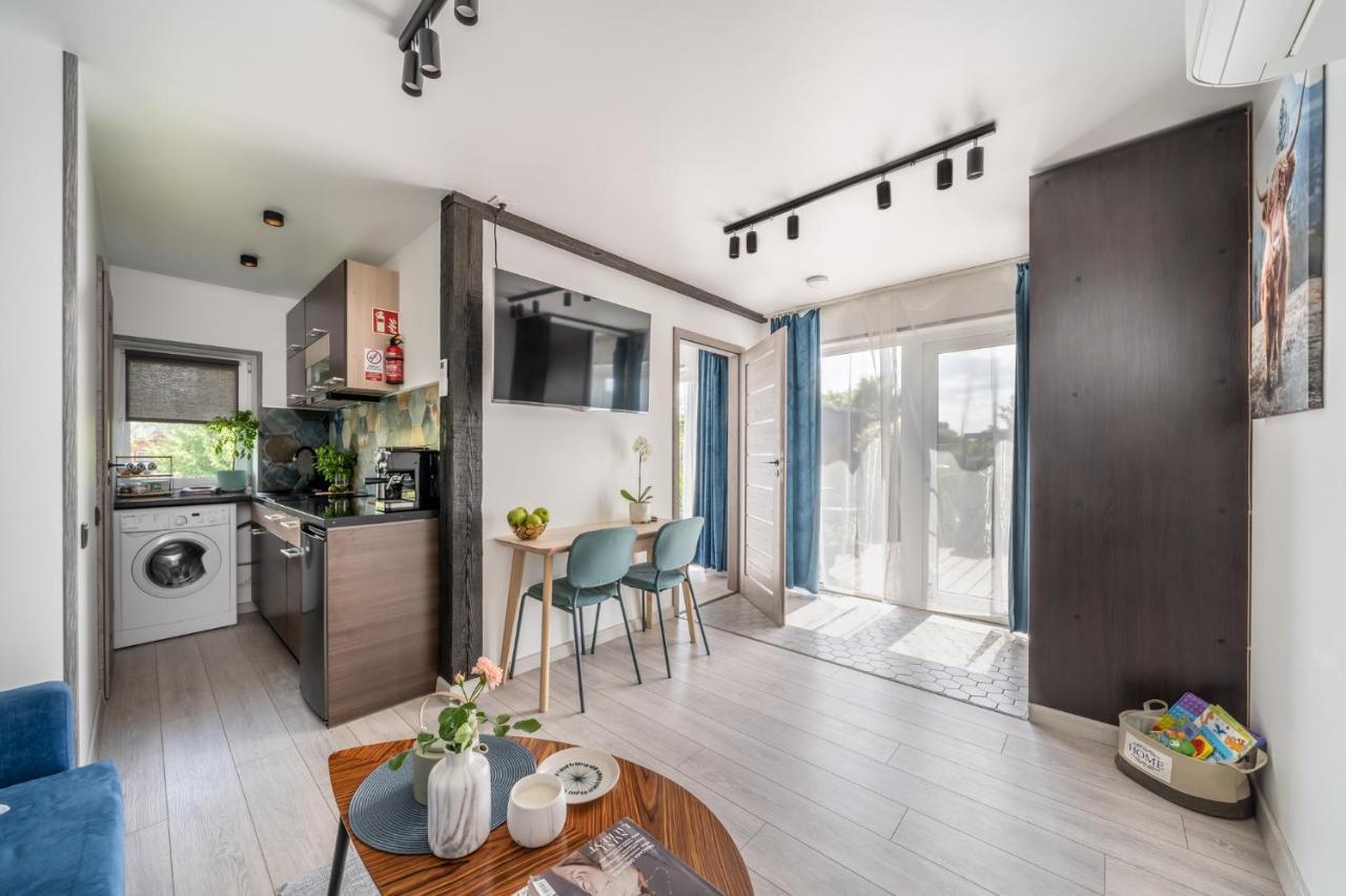 Family Garden House With Free Private Parking & Playground Riika