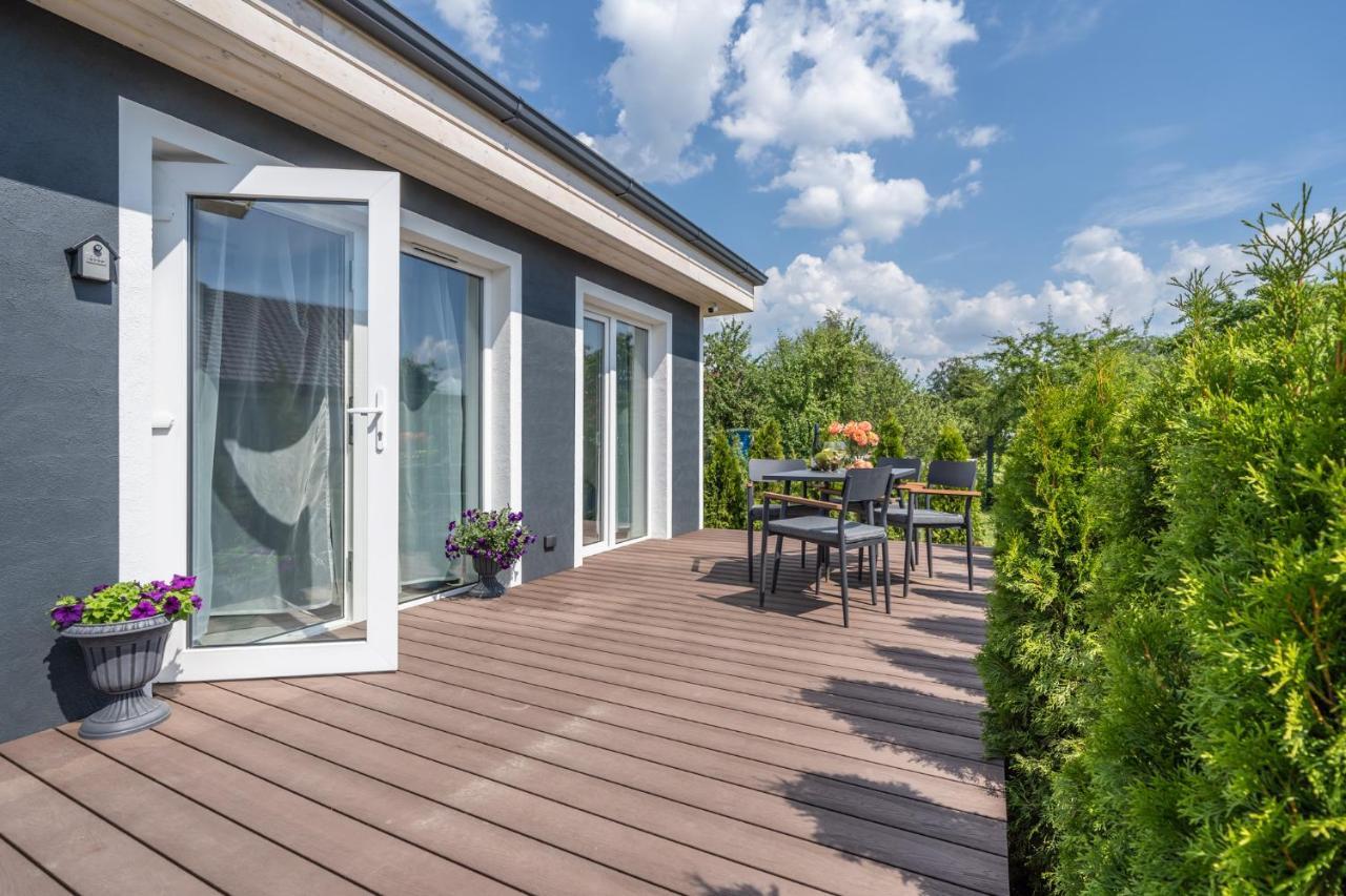 Family Garden House With Free Private Parking & Playground Loma-asunnot