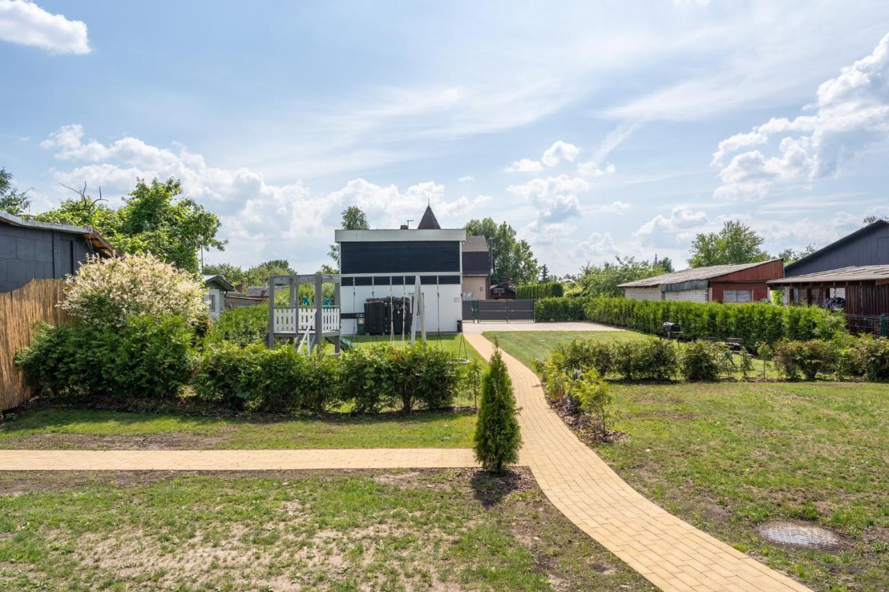Family Garden House With Free Private Parking & Playground Loma-asunnot *