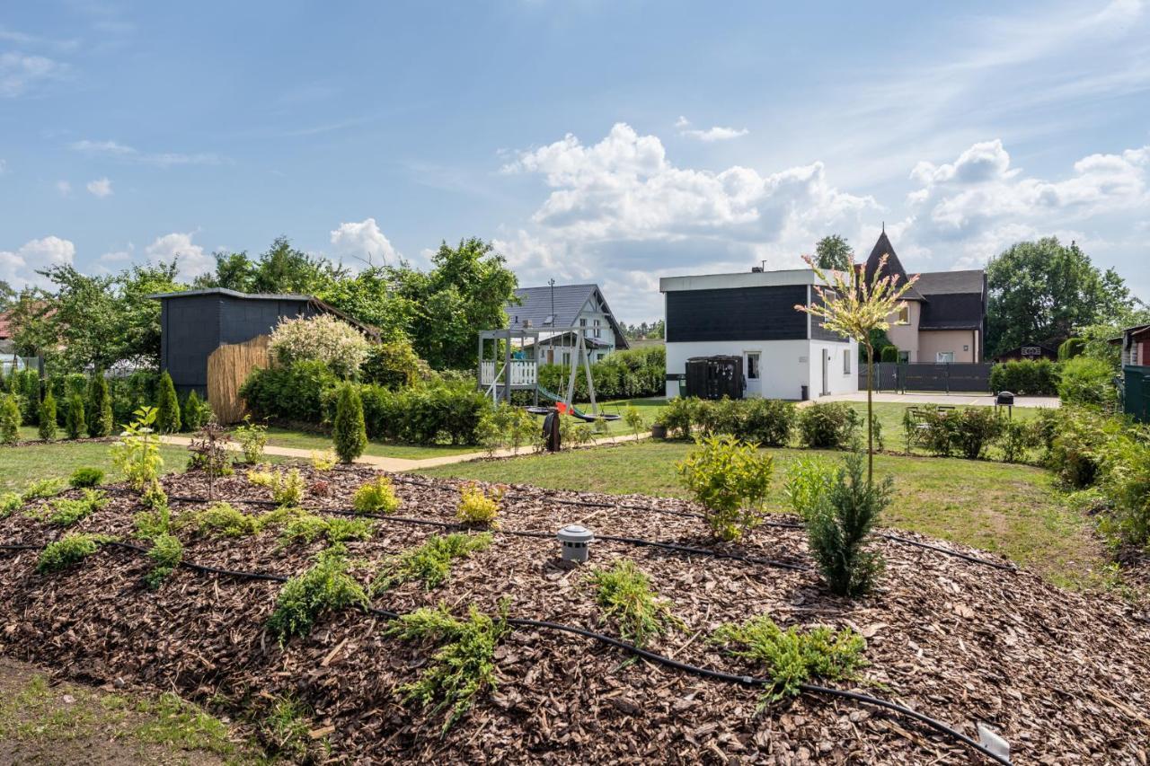 Family Garden House With Free Private Parking & Playground Loma-asunnot