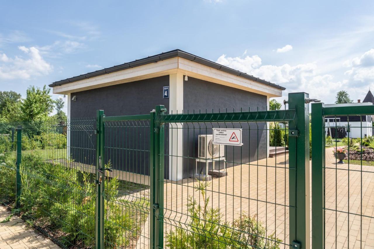 Loma-asunnot Family Garden House With Free Private Parking & Playground
