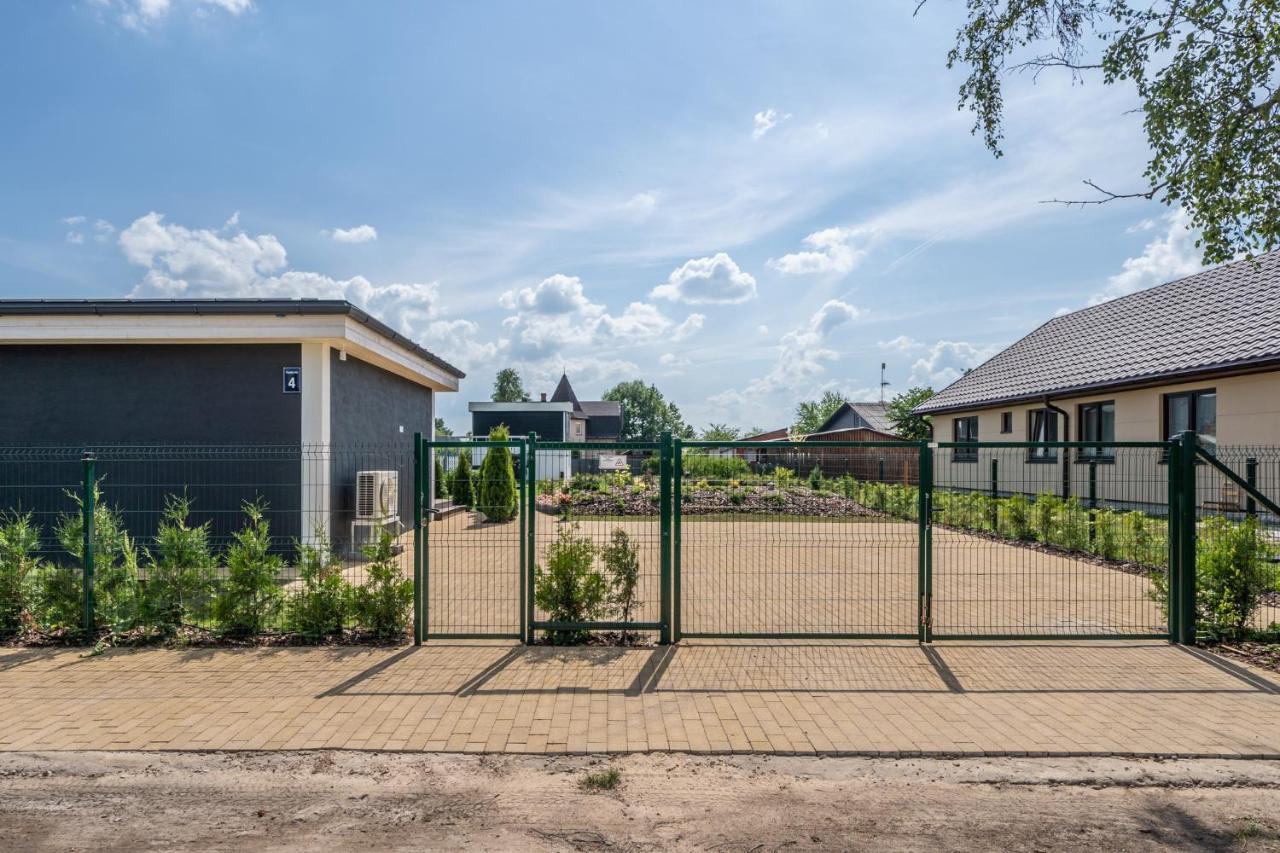 Loma-asunnot Family Garden House With Free Private Parking & Playground