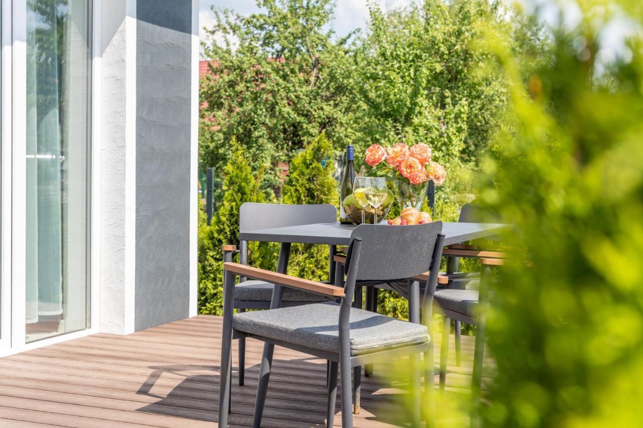 Family Garden House With Free Private Parking & Playground Loma-asunnot Riika