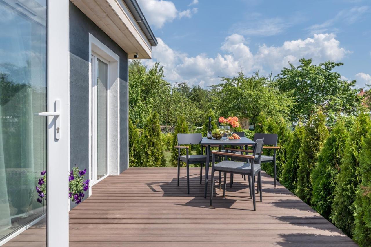Family Garden House With Free Private Parking & Playground Loma-asunnot