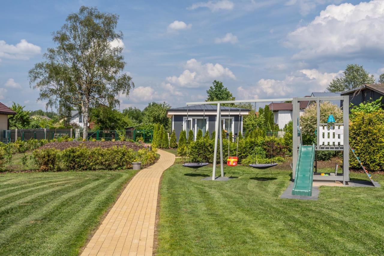 Loma-asunnot Family Garden House With Free Private Parking & Playground Riika